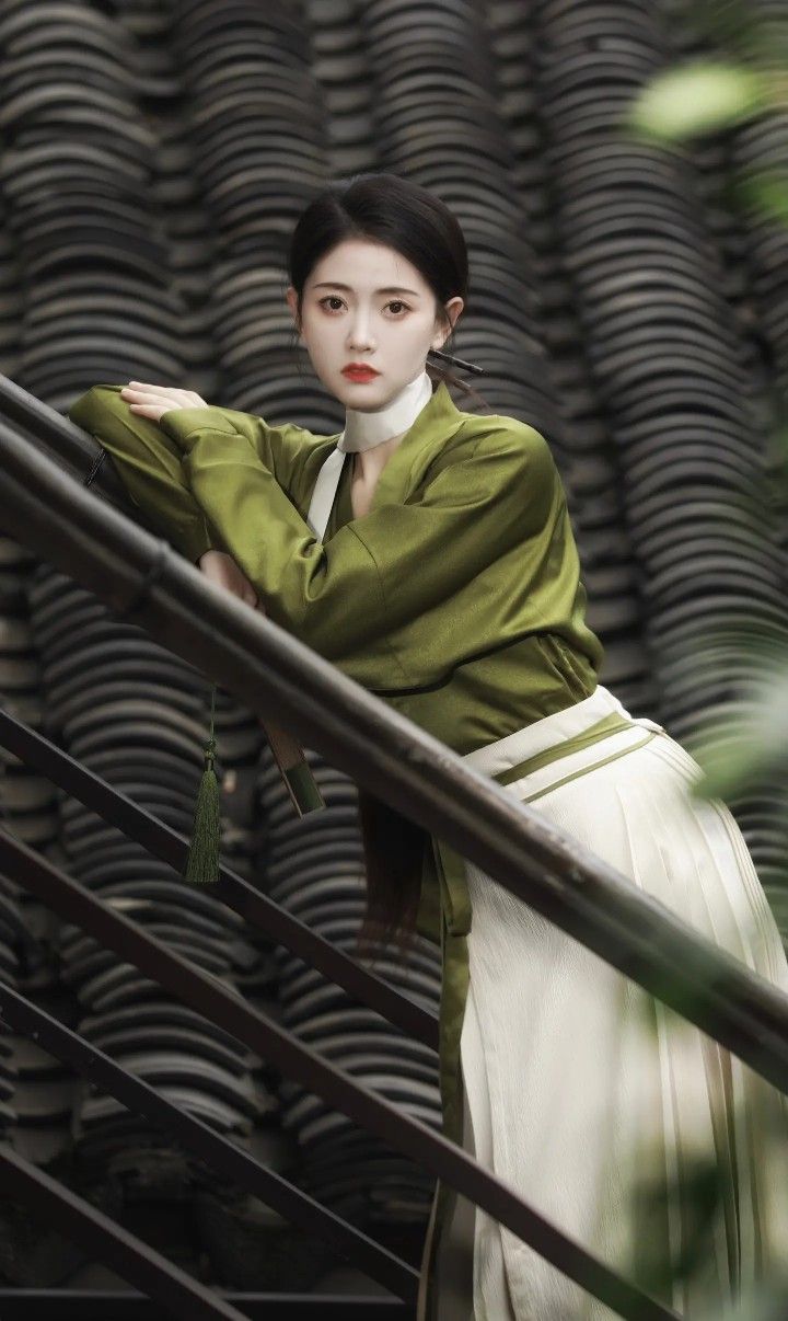 The Charm of Mini-Skirted Horseface Dress for the 150-cm Petite Figure The Charm of Mini-Skirted Horseface Dress for the 150-cm Petite Figure