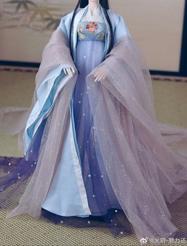 The Enchantment of a Blue-Gray Maredress Skirt The Enchantment of a Blue-Gray Maredress Skirt
