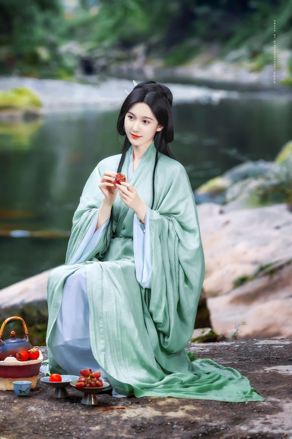 Embracing Modern Elegance in Traditional Cheongsam:The Evolution of Chinese Fashion