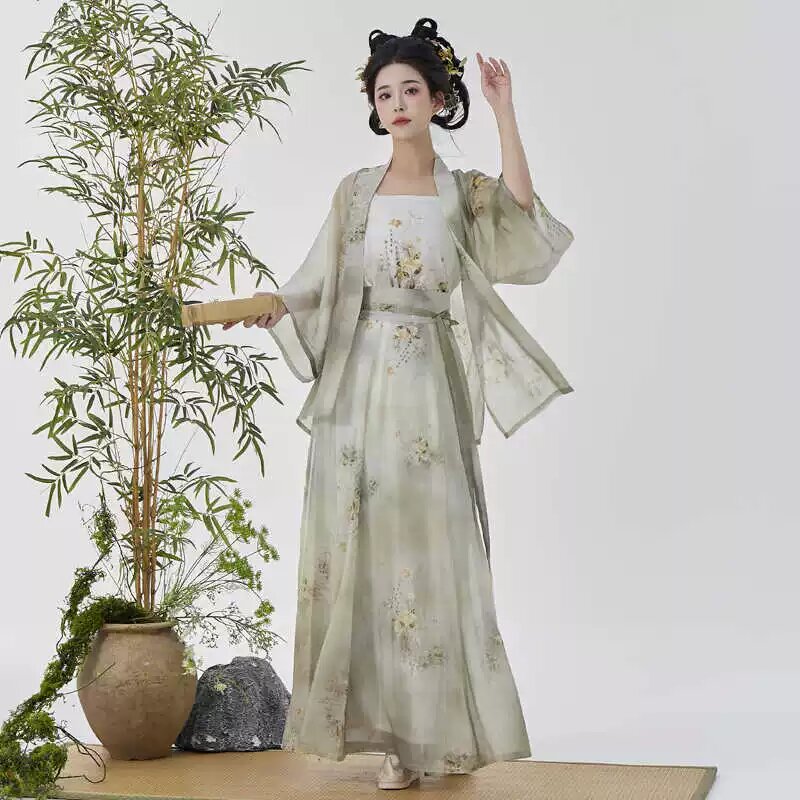The Charm of Half-Sleeve Cheongsam Skirts The Charm of Half-Sleeve Cheongsam Skirts