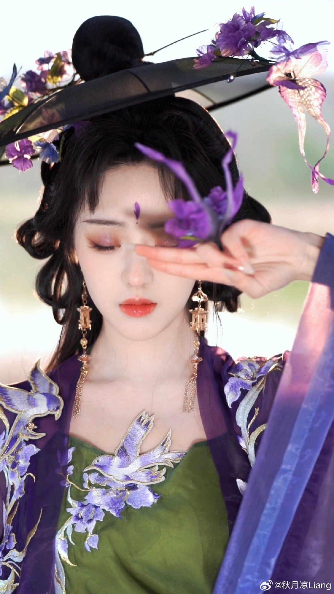 Embracing Traditional Elegance:The New 2021 Qipao Collection from Brand Name]