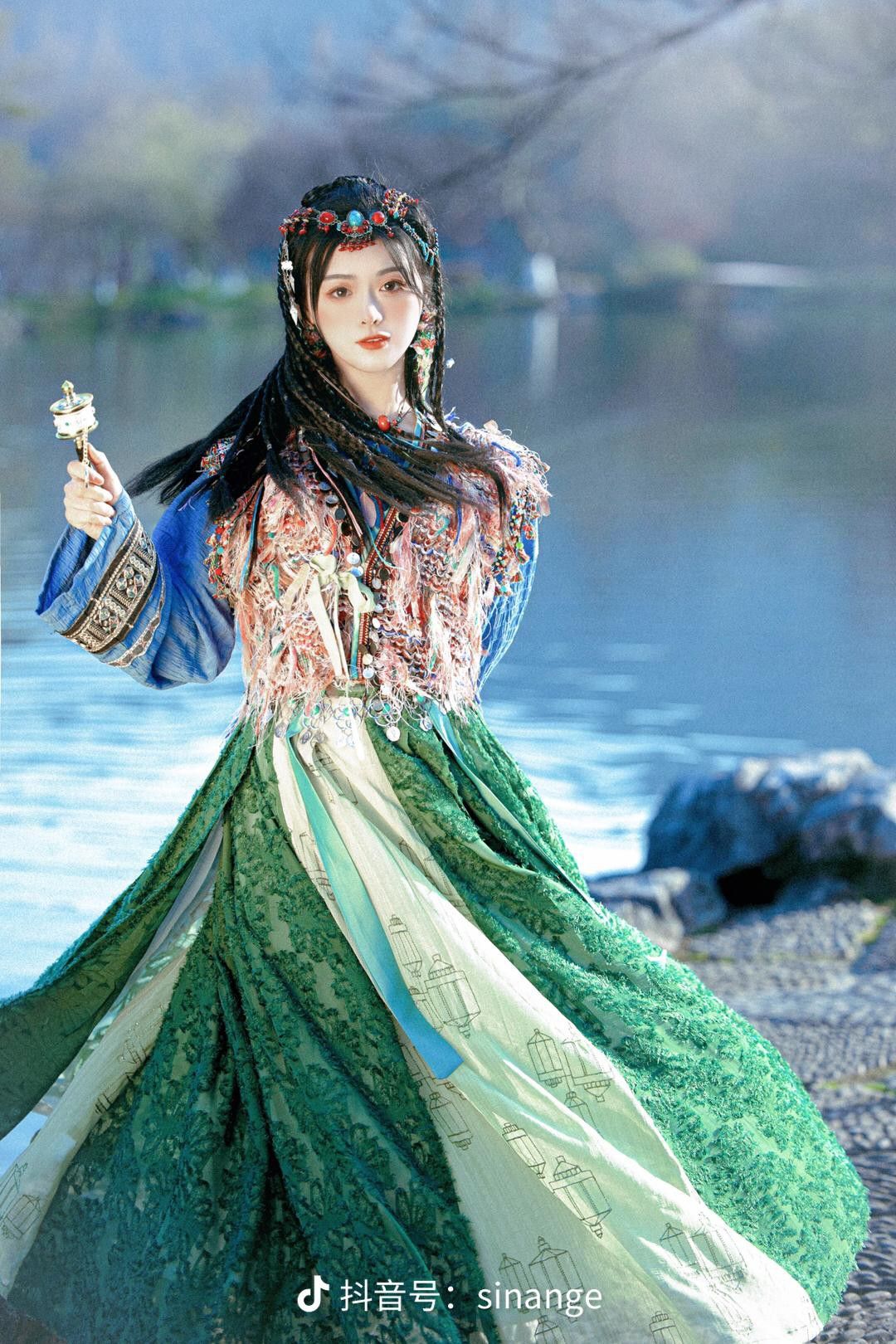 Larger Size Traditional Chinese New Years Hanfu Costumes:A Guide to Buying and Styling Larger Size Traditional Chinese New Years Hanfu Costumes:A Guide to Buying and Styling