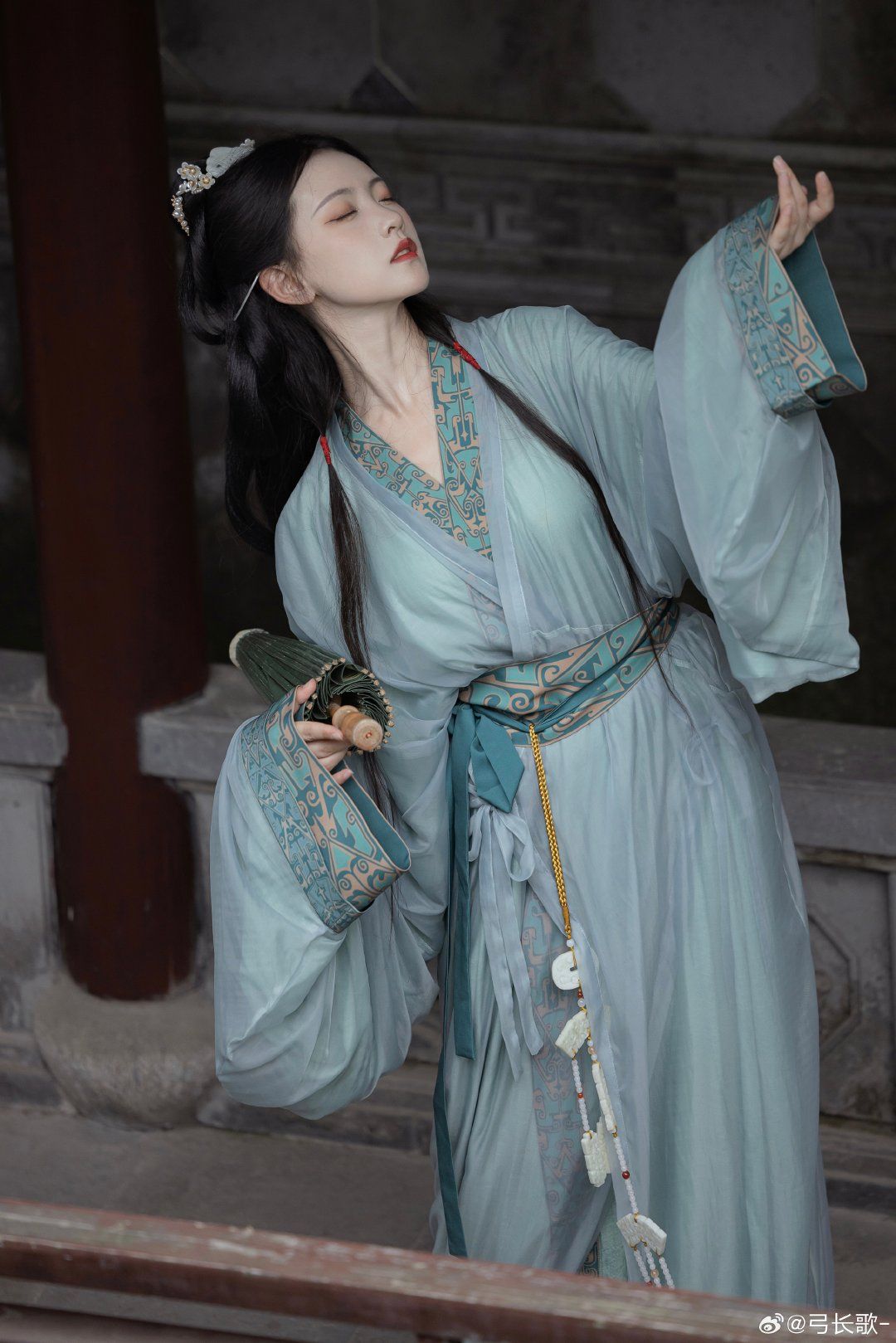 The Complete Guide to Creating a Fairy-like Appearance with Traditional Hanfu Costumes The Complete Guide to Creating a Fairy-like Appearance with Traditional Hanfu Costumes
