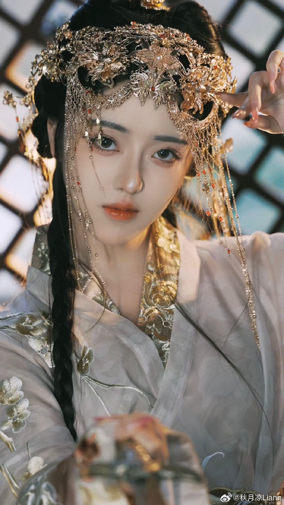 Embracing Modern Qipao:The Evolution of Chinese Traditional Fashion in Daily Life Embracing Modern Qipao:The Evolution of Chinese Traditional Fashion in Daily Life