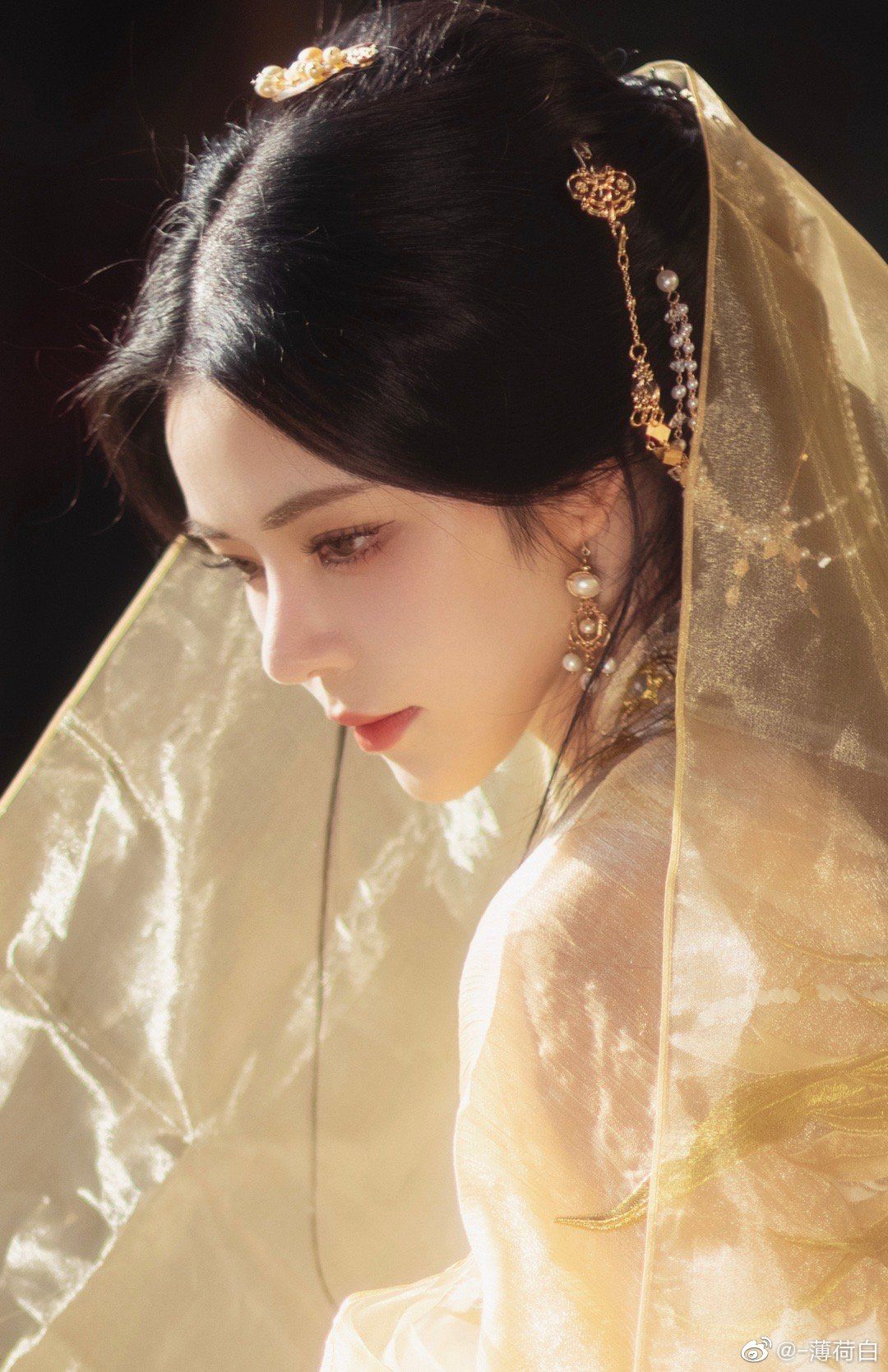 A 12-Year-Old Girls Journey into the World of Ancient Hanfu Fashion A 12-Year-Old Girls Journey into the World of Ancient Hanfu Fashion