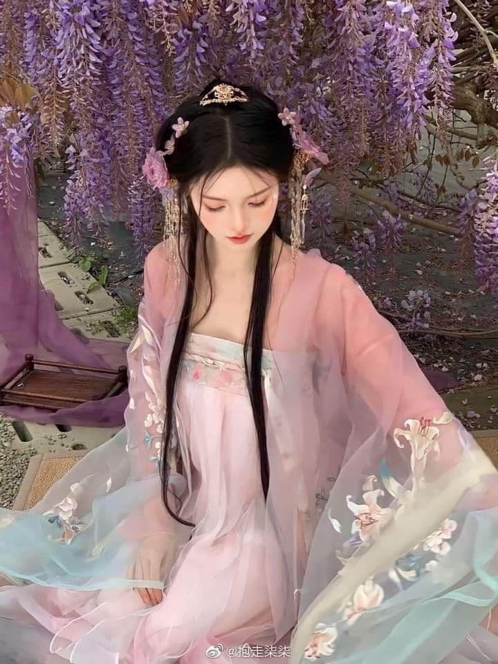 The Mamen Dress and its Unique Ear Decorations:A Non-Piercing Ear Fashion Trend The Mamen Dress and its Unique Ear Decorations:A Non-Piercing Ear Fashion Trend