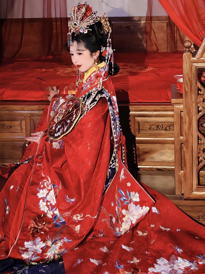 The Enigma of Red Long-sleeved Cheongsam:A Cultural Icon of Chinese Traditional Elegance The Enigma of Red Long-sleeved Cheongsam:A Cultural Icon of Chinese Traditional Elegance