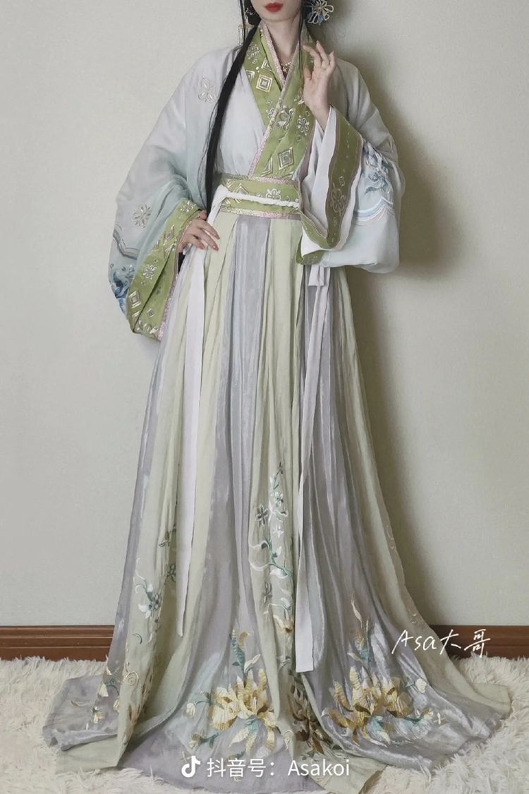 The Charm of Traditional Hanfu Skirts for Little Girls The Charm of Traditional Hanfu Skirts for Little Girls