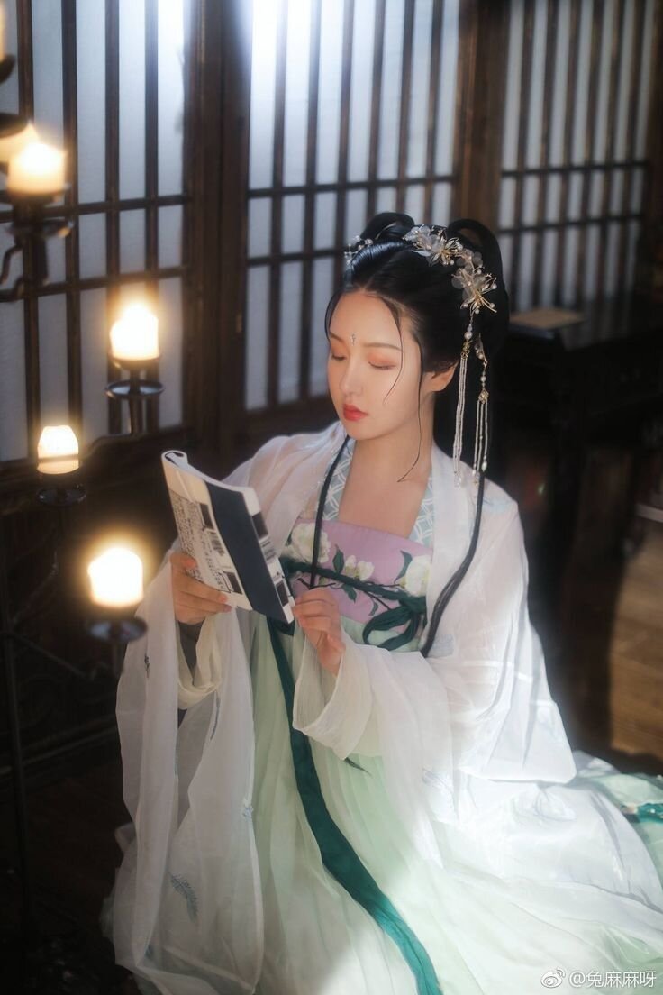 The Splendor of Change:The Cultural Significance of Hanfu in the Lunar Legend The Splendor of Change:The Cultural Significance of Hanfu in the Lunar Legend