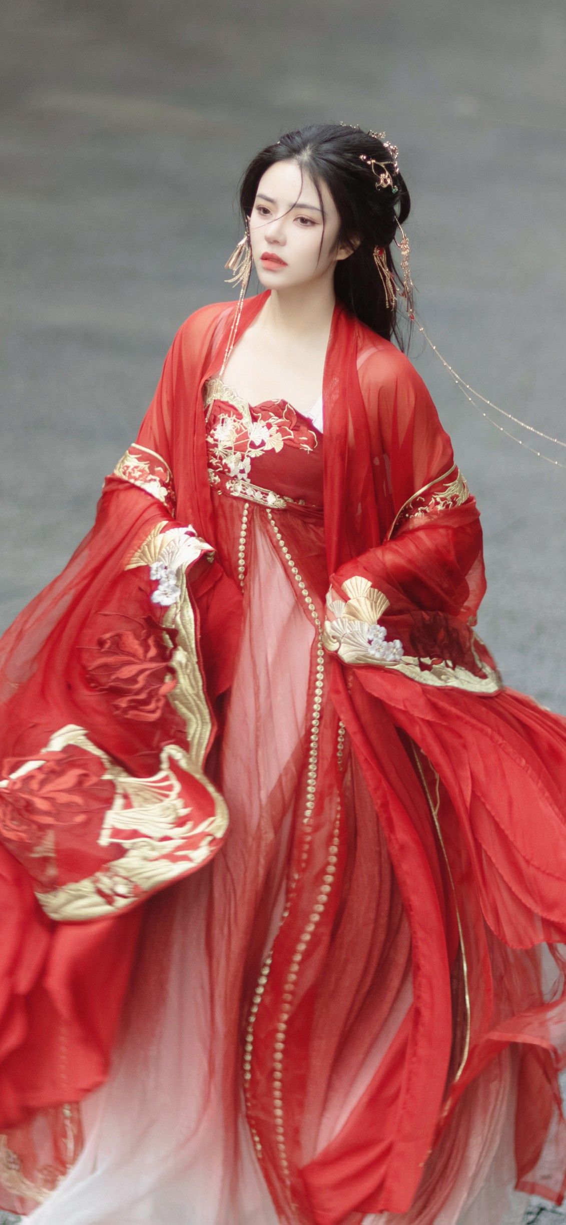 Embroidery on Horseface Skirt and Blouse:A Traditional Art of Splendor Embroidery on Horseface Skirt and Blouse:A Traditional Art of Splendor
