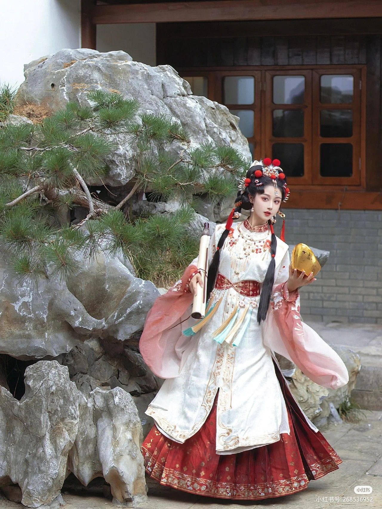 Elegant Mid-Length Cheongsam:A Premier Fashion Statement Elegant Mid-Length Cheongsam:A Premier Fashion Statement