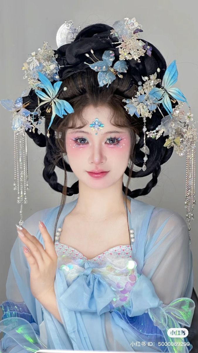 Embracing the New Redi-Reformed Qipao:A Tale of Mini-Stature Elegance Embracing the New Redi-Reformed Qipao:A Tale of Mini-Stature Elegance