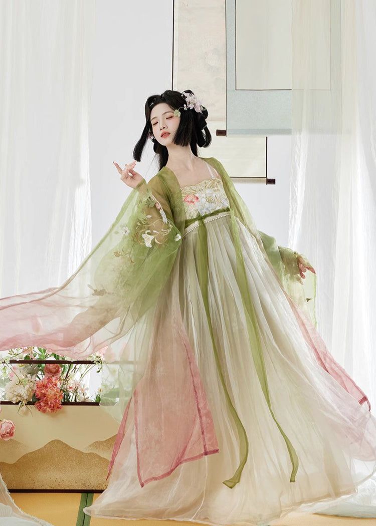 Running Marathons in a Qipao:Embracing Traditional Elegance and Modern Challenges Running Marathons in a Qipao:Embracing Traditional Elegance and Modern Challenges