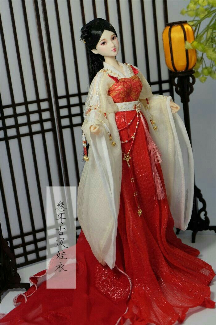 The Charm of Hanfu:A Tale of Petite Elegance in Song-Style The Charm of Hanfu:A Tale of Petite Elegance in Song-Style