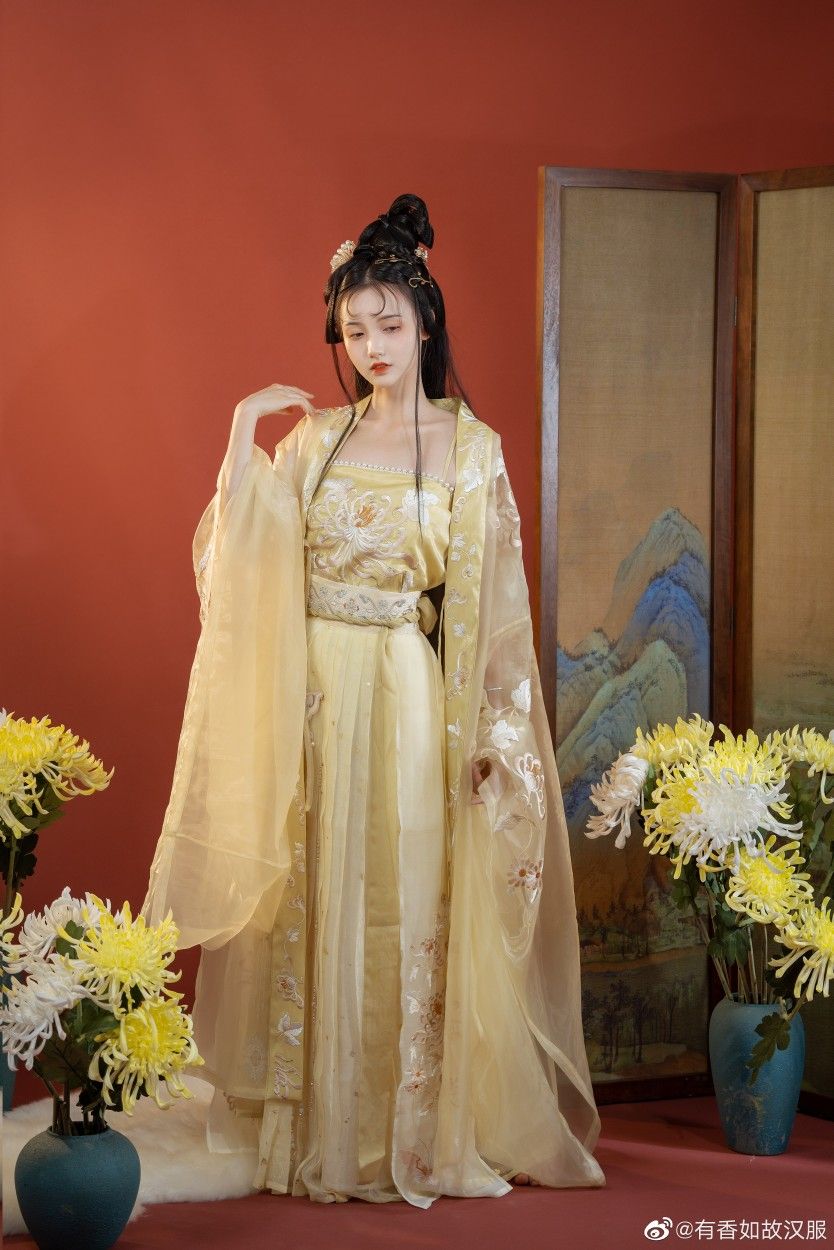 Hanfu Dance Maidens in the Wei,Jin,and Southern and Northern Dynasties Hanfu Dance Maidens in the Wei,Jin,and Southern and Northern Dynasties