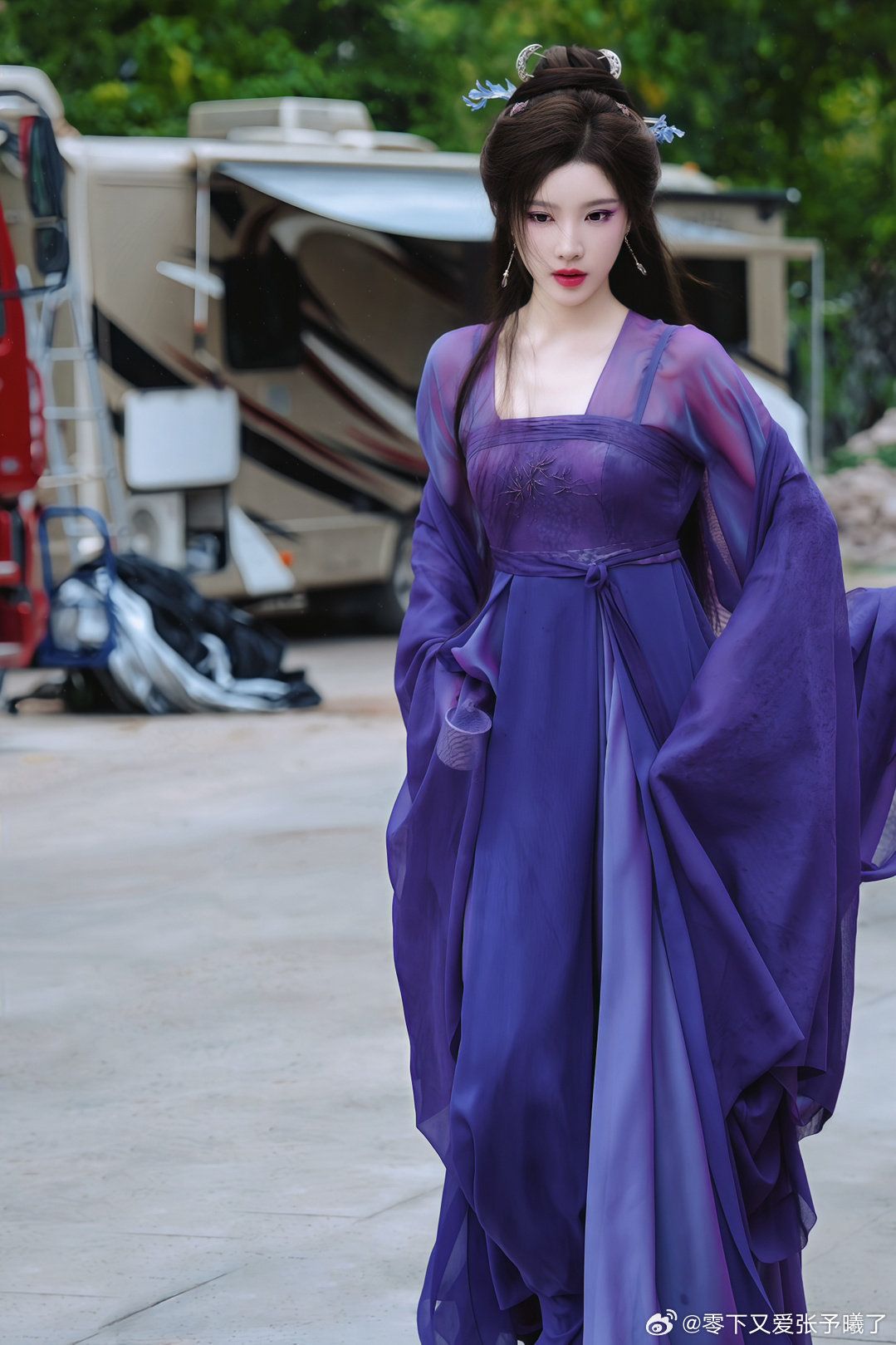 Dark Child in a Splendid Hanfu:The Rise of a Unique Cultural Icon Dark Child in a Splendid Hanfu:The Rise of a Unique Cultural Icon