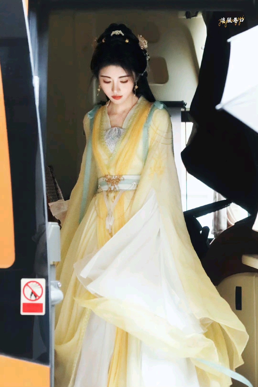 Festive Tang Costumes for Young Girls:Celebrating the Chinese New Year in Traditional Splendor Festive Tang Costumes for Young Girls:Celebrating the Chinese New Year in Traditional Splendor