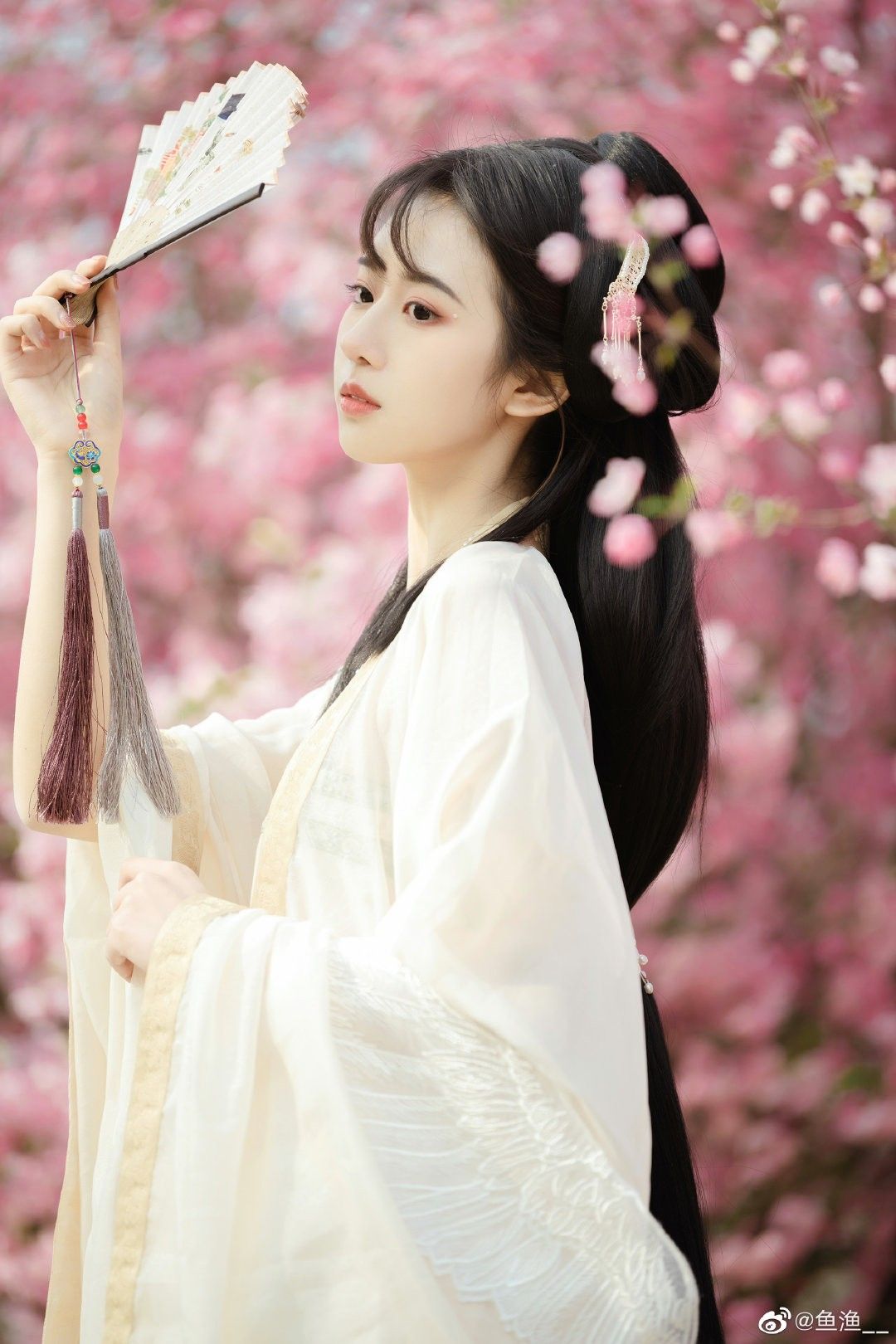 Glorifying the Age of Elegance:Award Ceremony Quipao Glorifying the Age of Elegance:Award Ceremony Quipao