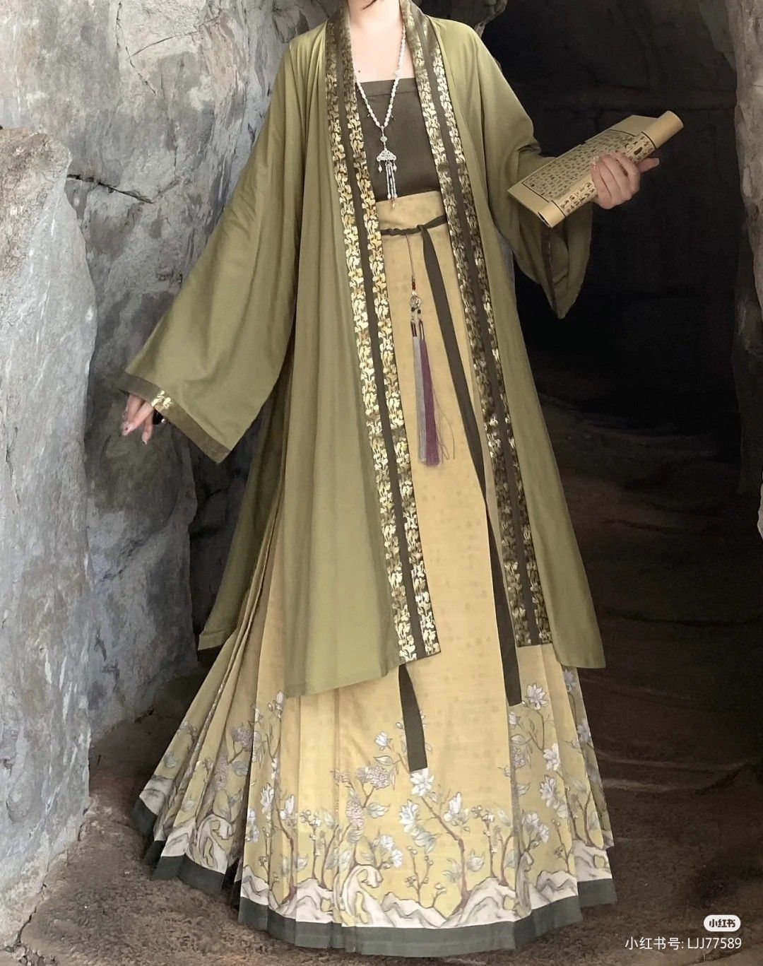 Ancient-Style Hanfu Bag with a Modern Twist:A Guide to Spacious and Stylish斜挎 Bags Ancient-Style Hanfu Bag with a Modern Twist:A Guide to Spacious and Stylish斜挎 Bags