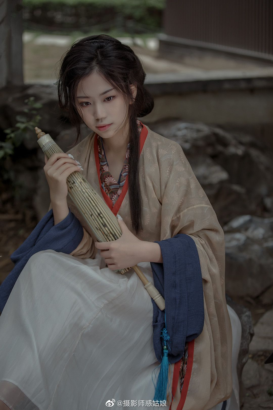 The Splendid Elegance of Cheongsams slit:A Journey into Traditional Chinese Beauty The Splendid Elegance of Cheongsams slit:A Journey into Traditional Chinese Beauty