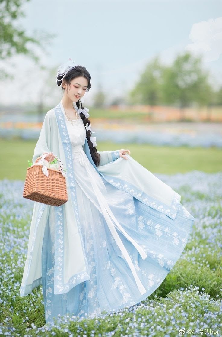 Summer Chic in Girls Hanfu Cheongsam:A Blend of Traditional Elegance and Chiffon Grace Summer Chic in Girls Hanfu Cheongsam:A Blend of Traditional Elegance and Chiffon Grace