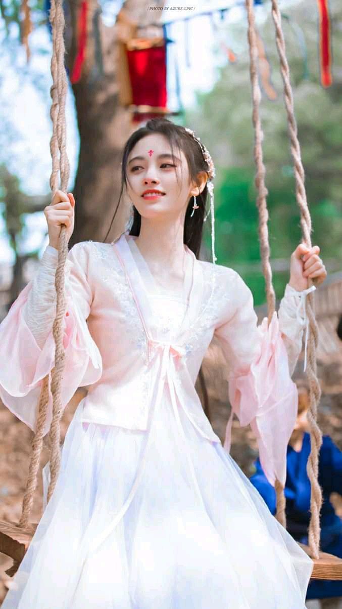 Orange Hanfu Child Girl:A Glimpse into the Splendid World of Traditional Chinese Fashion