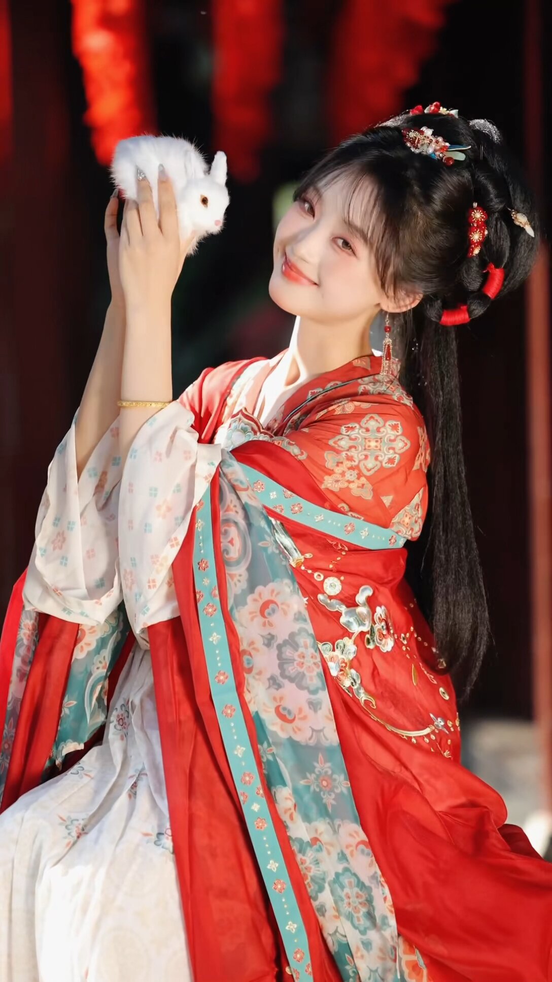Embracing the Traditional Elegance of Chinese Cheongsam Dress with a Flattering Belly-Covering Style Embracing the Traditional Elegance of Chinese Cheongsam Dress with a Flattering Belly-Covering Style