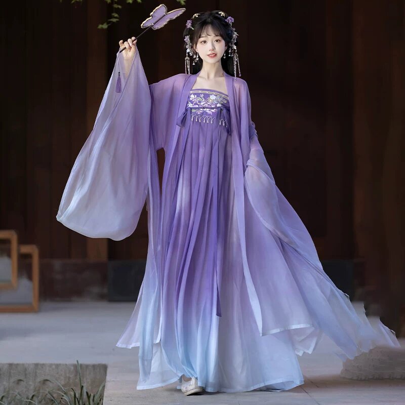 Short-sleeved Cheongsam with Ice Silk Fabric:A Blend of Tradition and Modern Comfort Short-sleeved Cheongsam with Ice Silk Fabric:A Blend of Tradition and Modern Comfort
