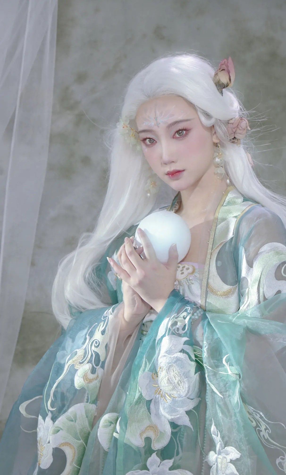 The Ethereal Child in Jade Rabbit Hanfu Fashion The Ethereal Child in Jade Rabbit Hanfu Fashion