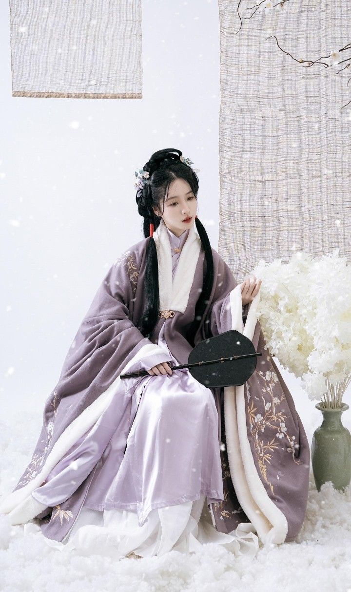 Elegant仙风道骨，汉服女子的古典韵味与古风魅力 in 17th-Century Fashion