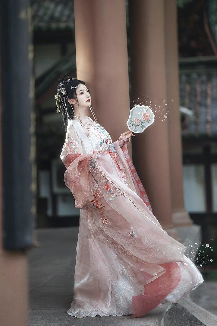 Embracing the New Wave:Plus-Size Qipao Revolution Youthful Fashion Forward Embracing the New Wave:Plus-Size Qipao Revolution Youthful Fashion Forward