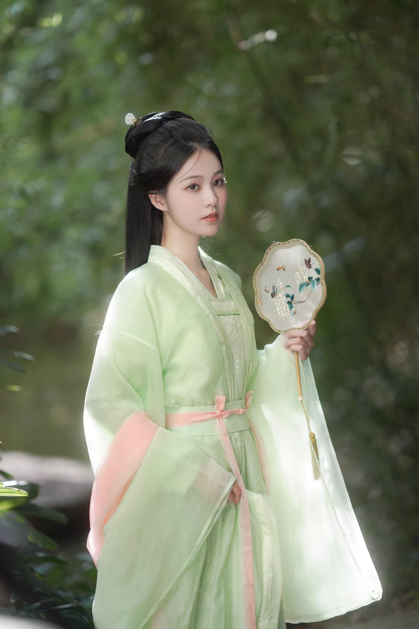 Reinventing Traditional Chinese Cheongsam:A Modern Twist on Classic Autumn and Winter Fashion Reinventing Traditional Chinese Cheongsam:A Modern Twist on Classic Autumn and Winter Fashion