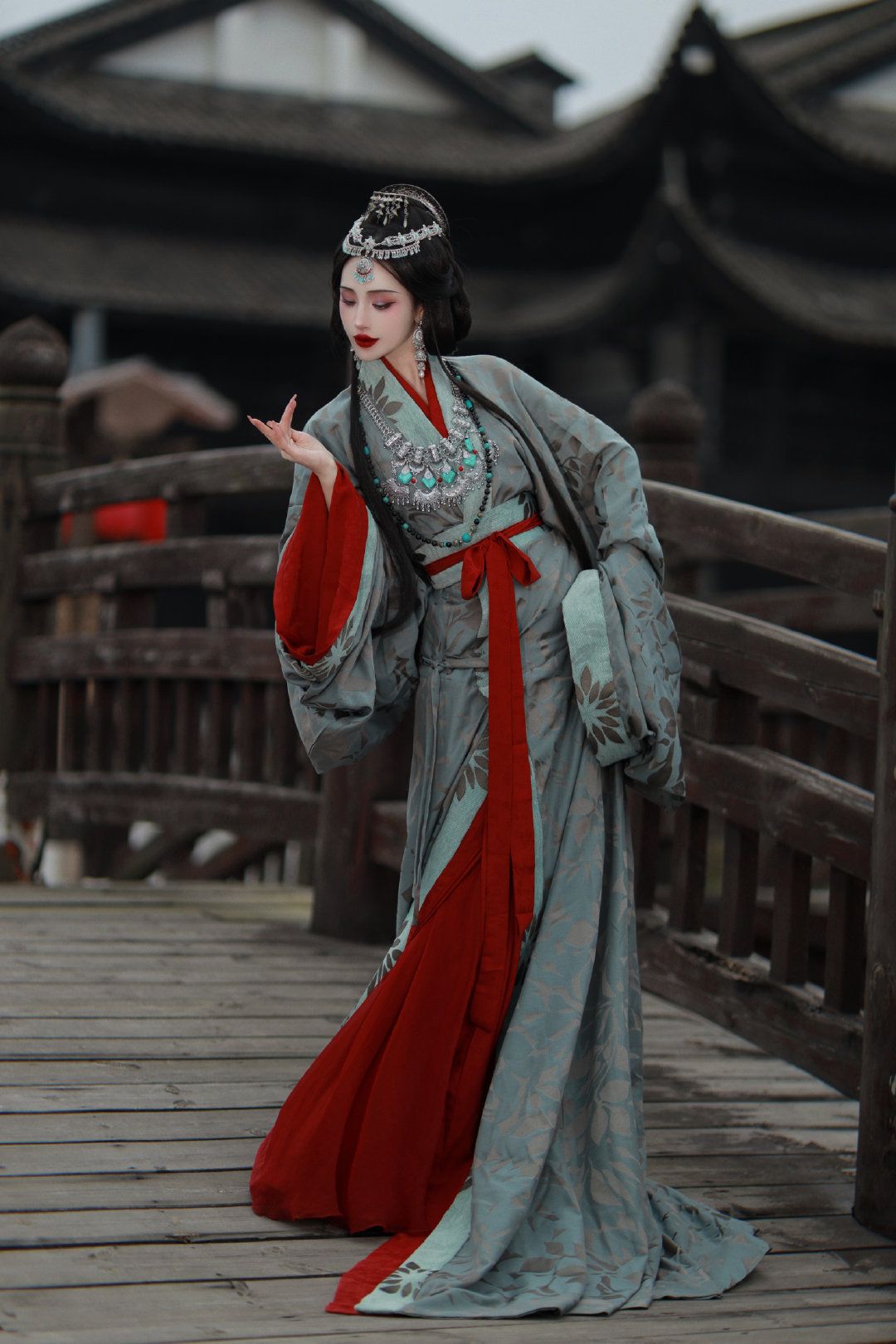 Elegant Womens Traditional Chinese-Style Tang Suit with Long-Length Premium Blouse Elegant Womens Traditional Chinese-Style Tang Suit with Long-Length Premium Blouse