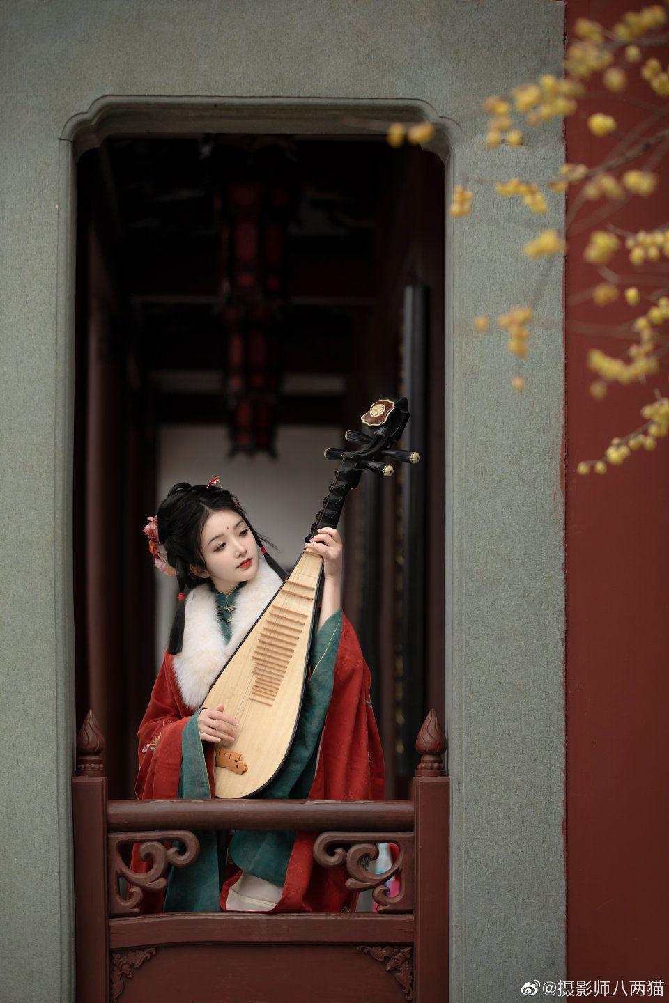 Embracing the Elegance of Cheongsam-Style Long Gowns:A Journey in Fashion and Fitness Embracing the Elegance of Cheongsam-Style Long Gowns:A Journey in Fashion and Fitness