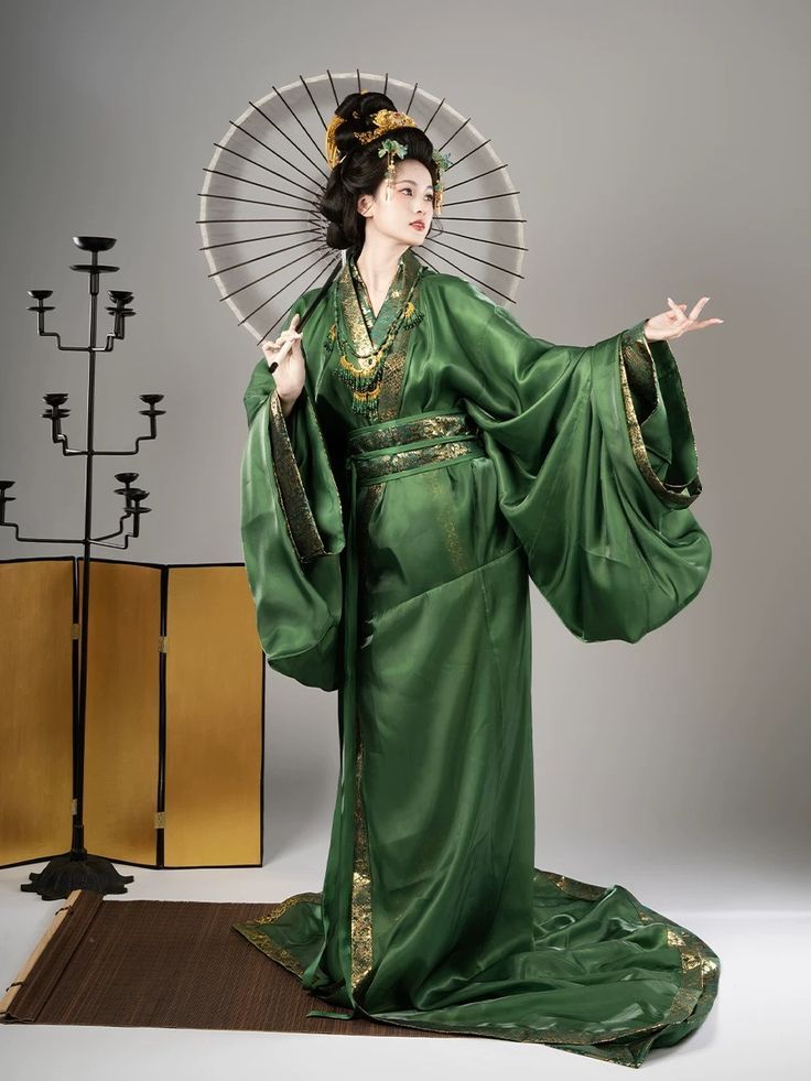 Original Hanfu:Embracing the Beauty of Spring in Traditional Splendor Original Hanfu:Embracing the Beauty of Spring in Traditional Splendor