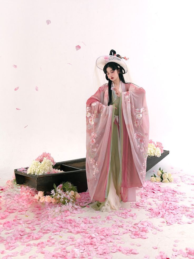 Embracing Elegance:The Newest Mid-Length Cheongsam and Its Enchanting Charm Embracing Elegance:The Newest Mid-Length Cheongsam and Its Enchanting Charm