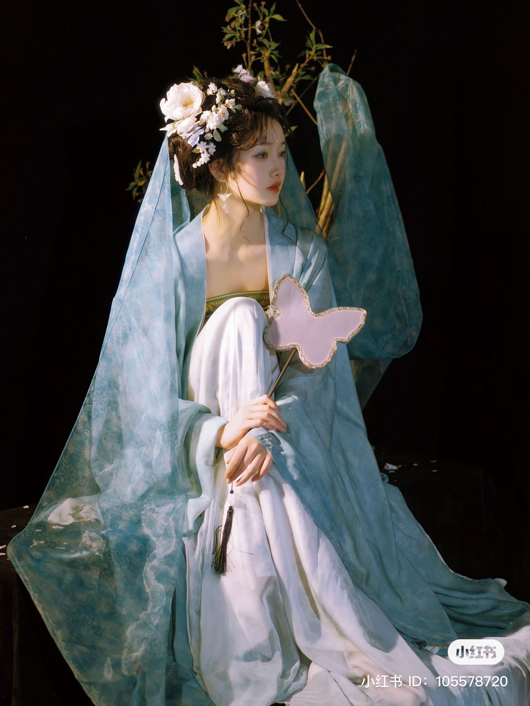 Winter Orange Hanfu:A Blend of Tradition and Vibrancy