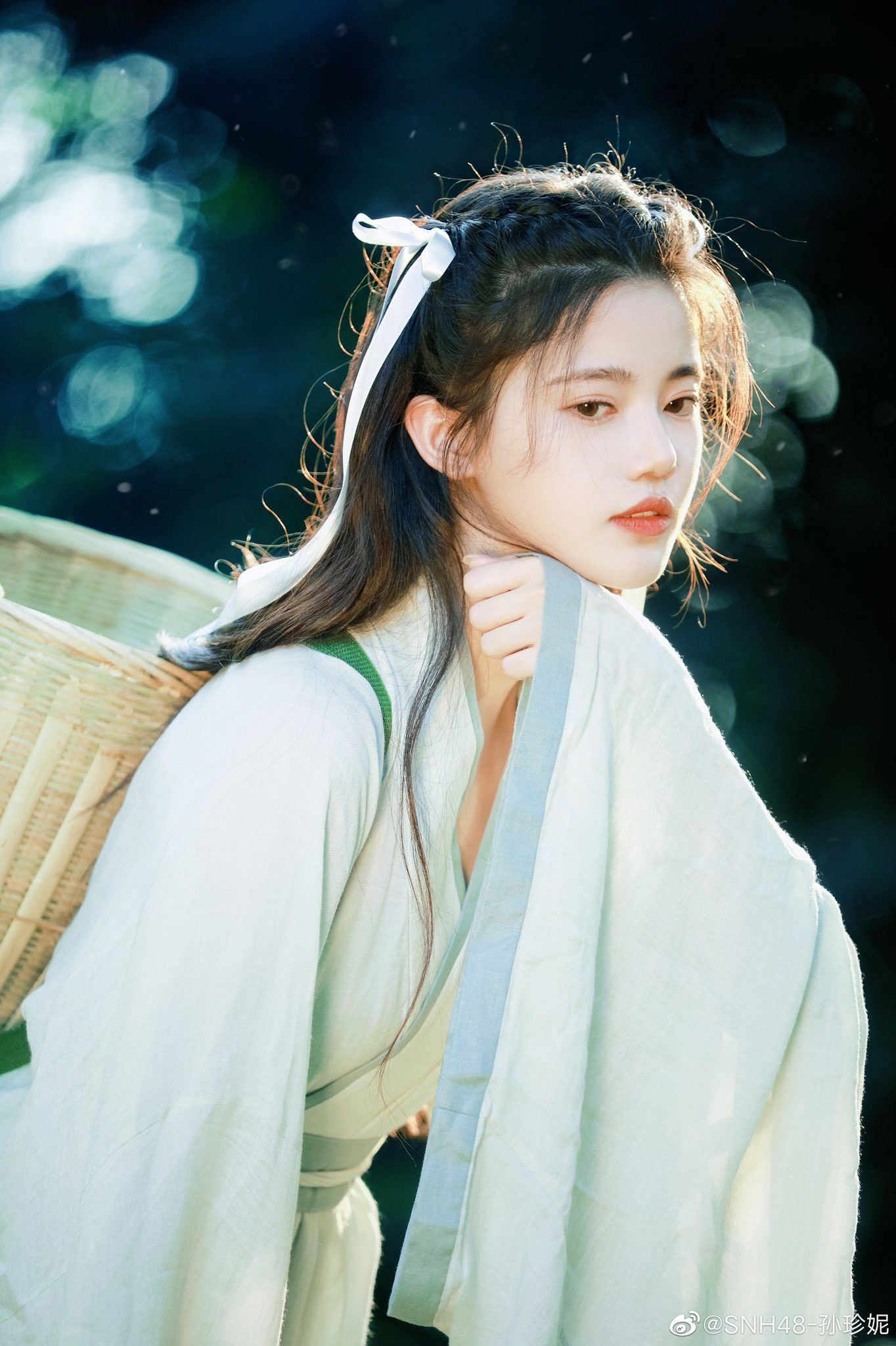 The Fabric of Traditional Chinese Hanfu:A Journey into its Making The Fabric of Traditional Chinese Hanfu:A Journey into its Making