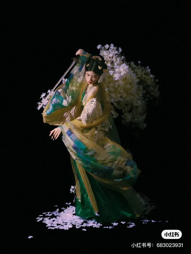 Children in Traditional Hanfu Costumes:A Journey into Chinese Cultural Performances