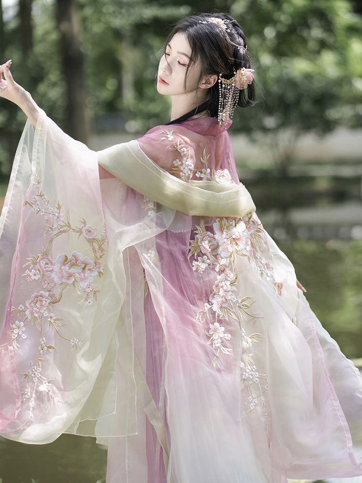Qipao Kids:The Allure of Traditional Chinese Dress for 3 to 5-Year-Old Children Qipao Kids:The Allure of Traditional Chinese Dress for 3 to 5-Year-Old Children