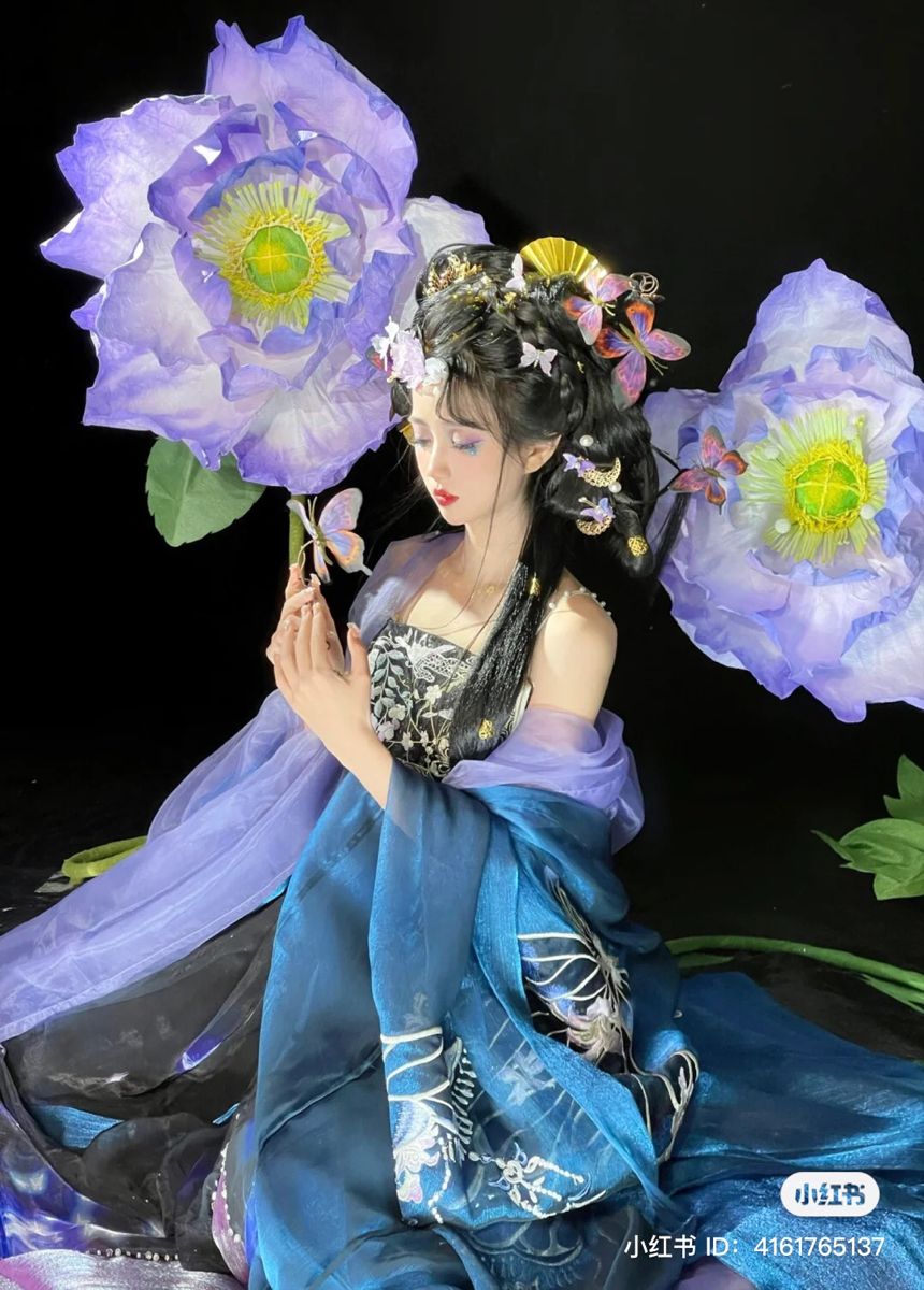 Mingle with the Splendor of Ming Dynasty Hanfu in Summer Mingle with the Splendor of Ming Dynasty Hanfu in Summer