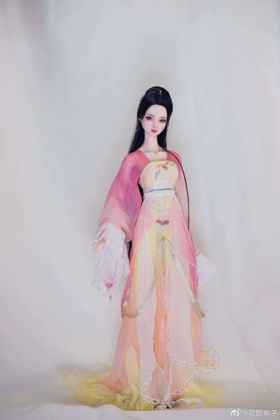 The Essence of Traditional Chinese Culture:The Fusion of Hanfu,Dizi,and Props The Essence of Traditional Chinese Culture:The Fusion of Hanfu,Dizi,and Props