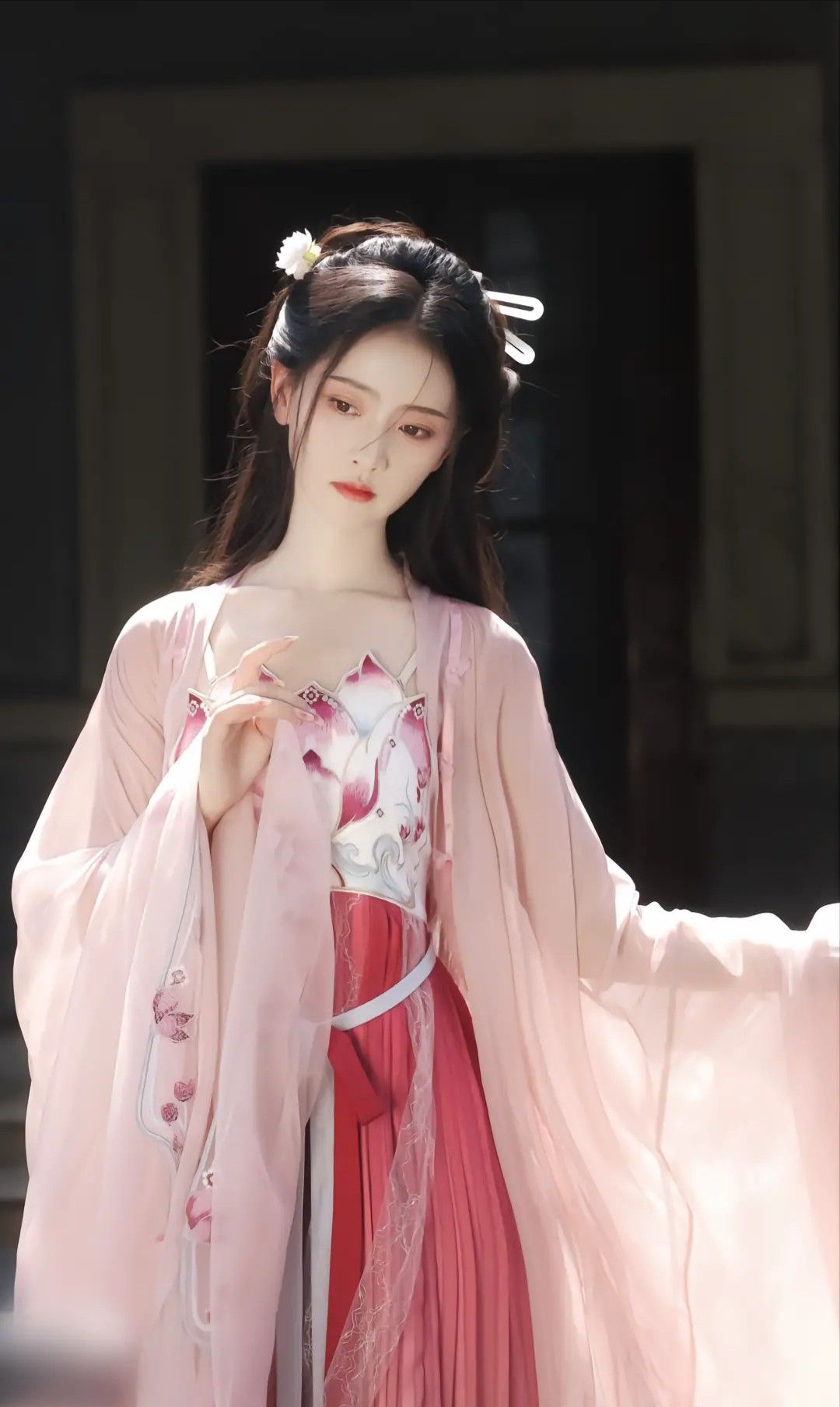 Reinventing Hanfu for the Petite:A Guide to Winter and Autumn Fashion Reinventing Hanfu for the Petite:A Guide to Winter and Autumn Fashion