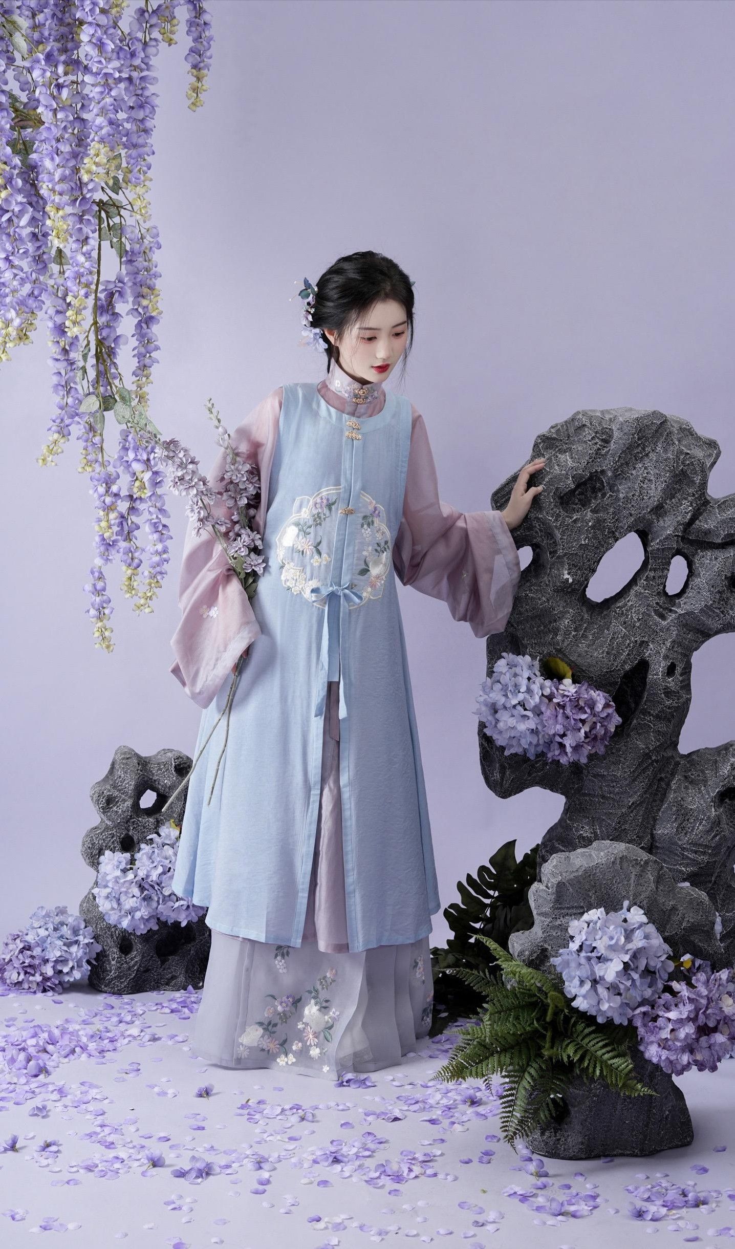 The Splendor of Peony Pavilion Cheongsam:A Blend of Traditional Beauty and Modern Elegance The Splendor of Peony Pavilion Cheongsam:A Blend of Traditional Beauty and Modern Elegance