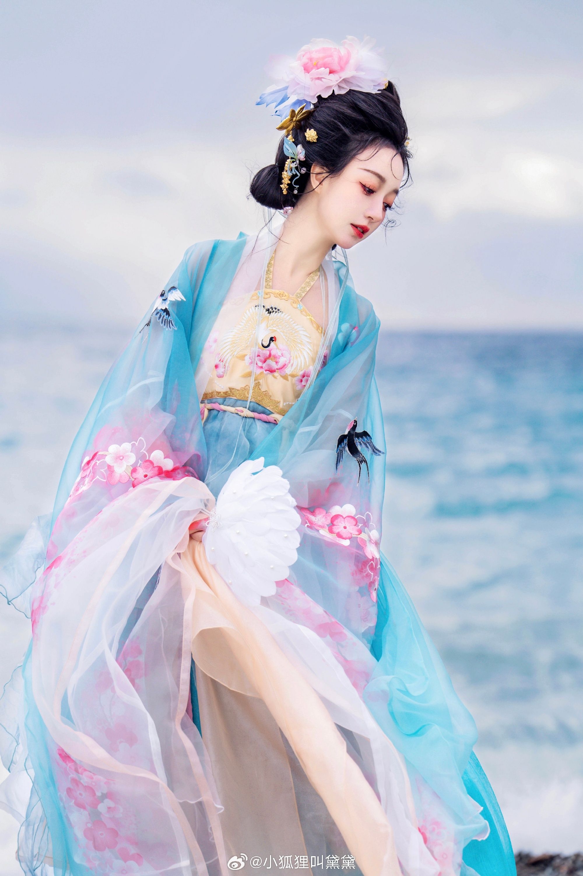 Special Discount Clearance Sale on Traditional Chinese Cheongsam with Xiangyun Silk Special Discount Clearance Sale on Traditional Chinese Cheongsam with Xiangyun Silk