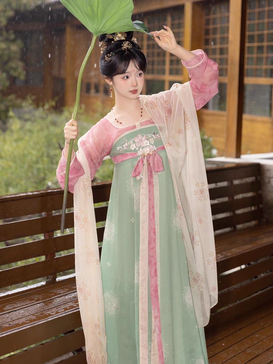 Relaxed Style of Flaxen Cheongsam:A Fashion Statement Relaxed Style of Flaxen Cheongsam:A Fashion Statement