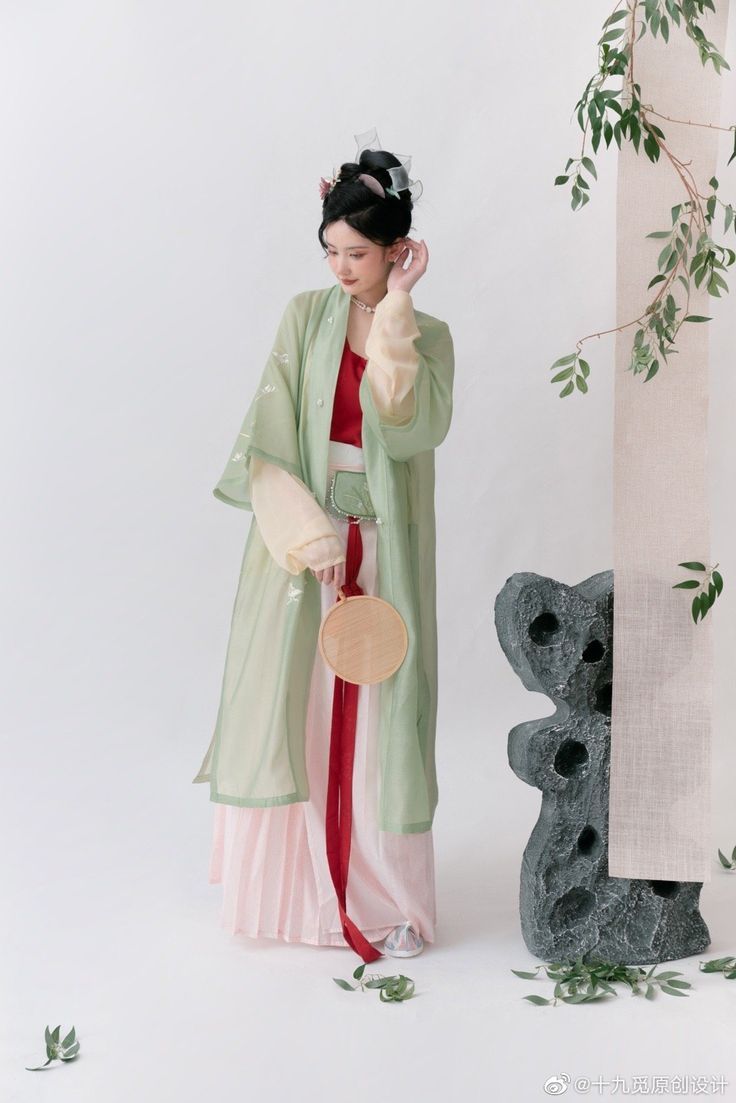 Reimagining the Cheongsam and Fish-Tail Skirt for Summer:A Modern Revival Reimagining the Cheongsam and Fish-Tail Skirt for Summer:A Modern Revival