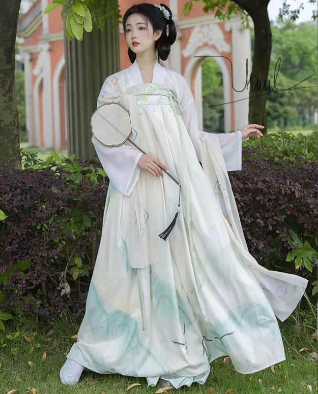 Nine-tailed Fox Hanfu:Authentic,Fairy-like,and Radiant White Nine-tailed Fox Hanfu:Authentic,Fairy-like,and Radiant White