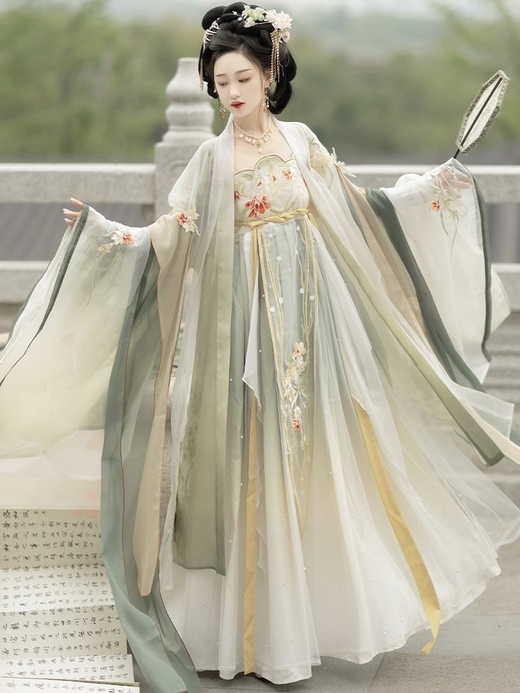 The Evolution of the Collarless Cheongsam:A Modern Fashion Statement The Evolution of the Collarless Cheongsam:A Modern Fashion Statement