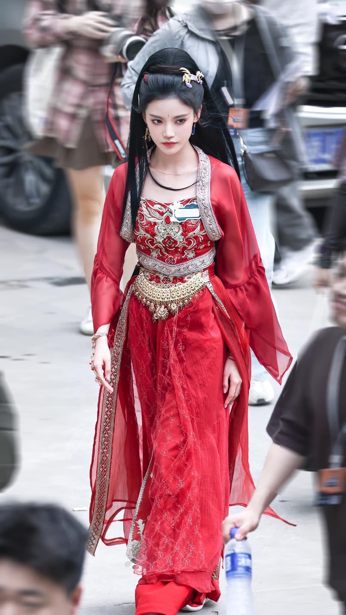 Vintage Shanghai Cheongsam:Embracing the Classic Elegance of Old Shanghai Style Vintage Shanghai Cheongsam:Embracing the Classic Elegance of Old Shanghai Style